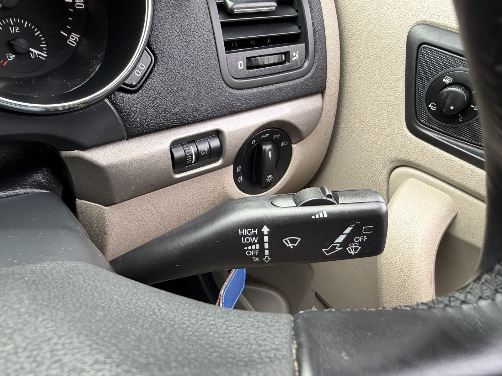 Image of Skoda  Yeti 2.0 TDI Elegance Outdoor 5dr Diesel Manual 4WD Euro 5 (140 ps)