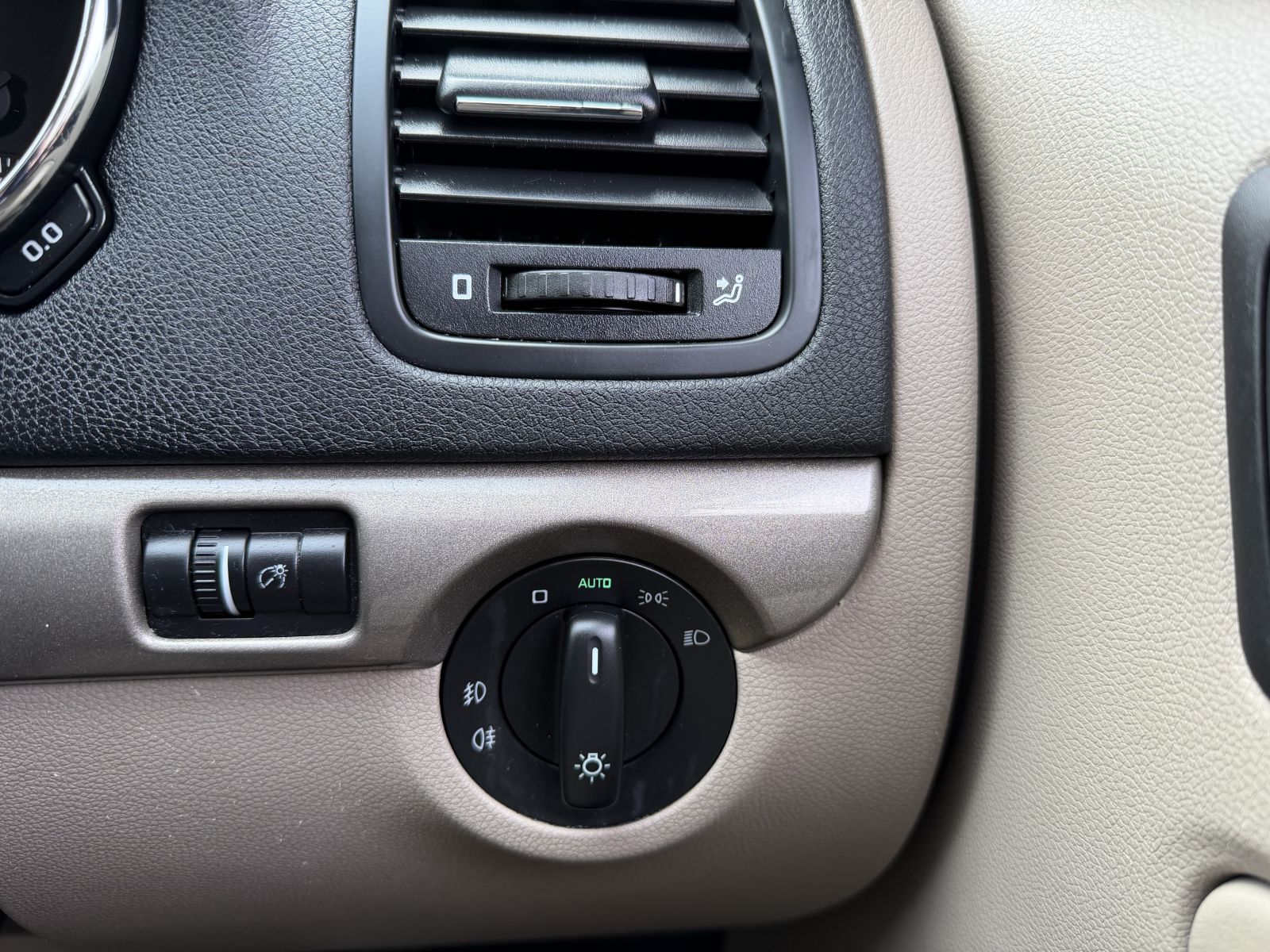 Image of Skoda  Yeti 2.0 TDI Elegance Outdoor 5dr Diesel Manual 4WD Euro 5 (140 ps)