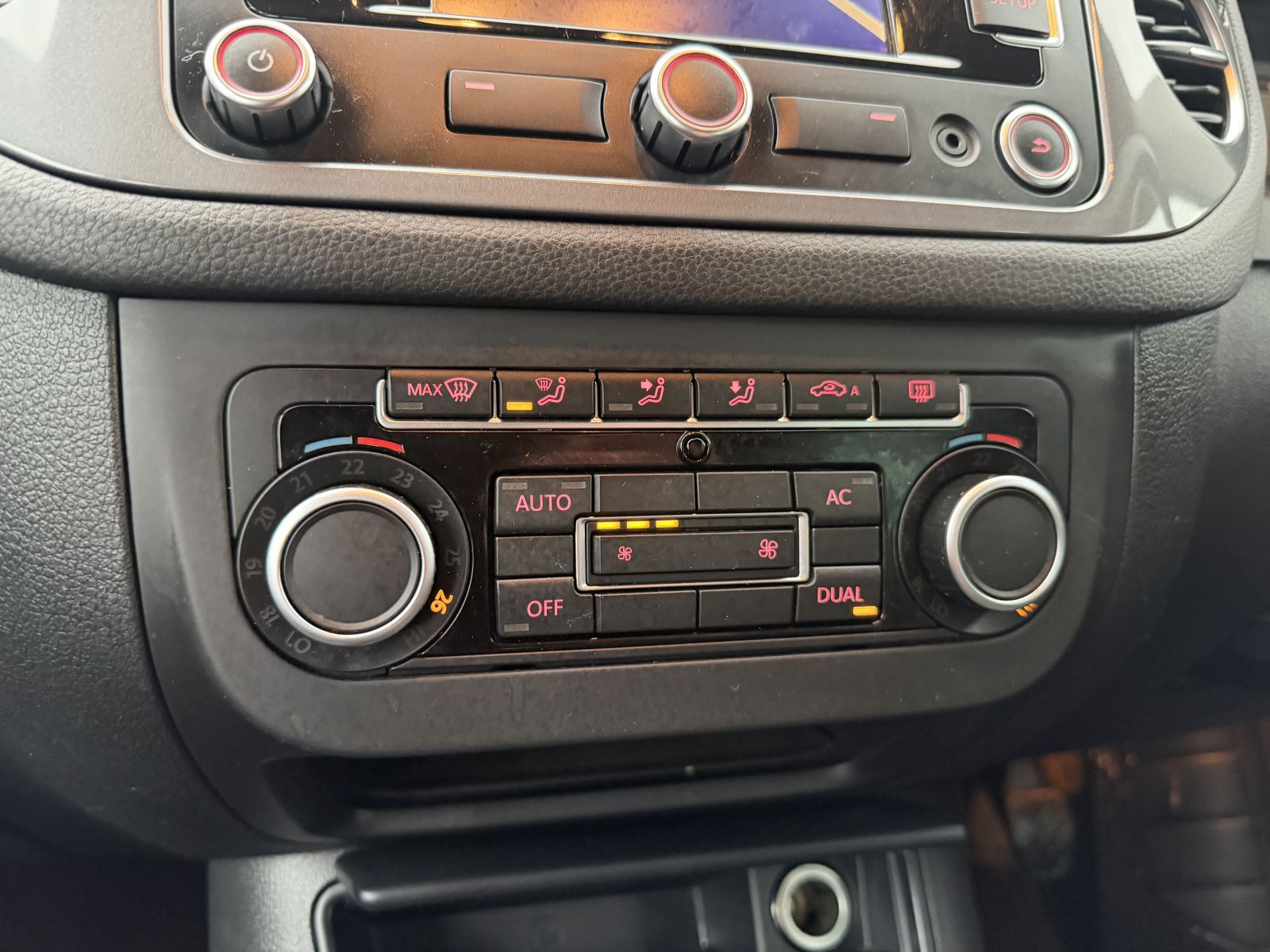 Image of Volkswagen Tiguan 2.0 TDI BlueMotion Tech SE 4WD Euro 5 (s/s) 5dr