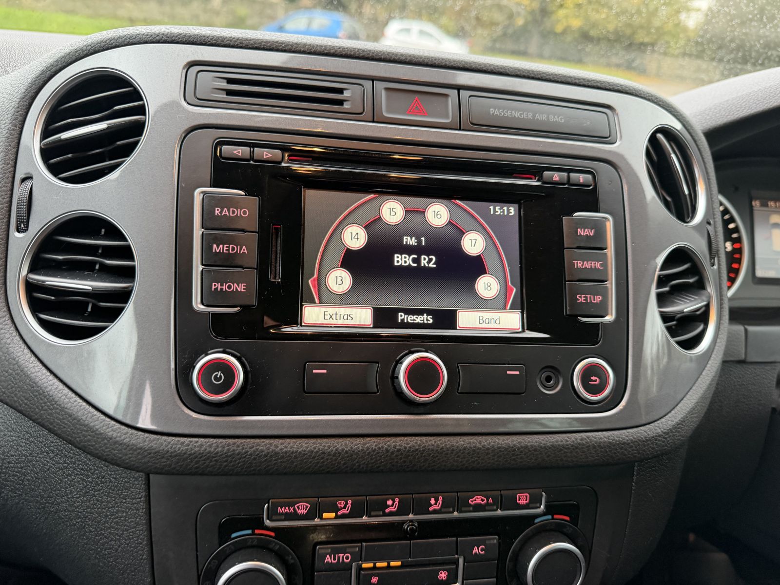 Image of Volkswagen Tiguan 2.0 TDI BlueMotion Tech SE 4WD Euro 5 (s/s) 5dr