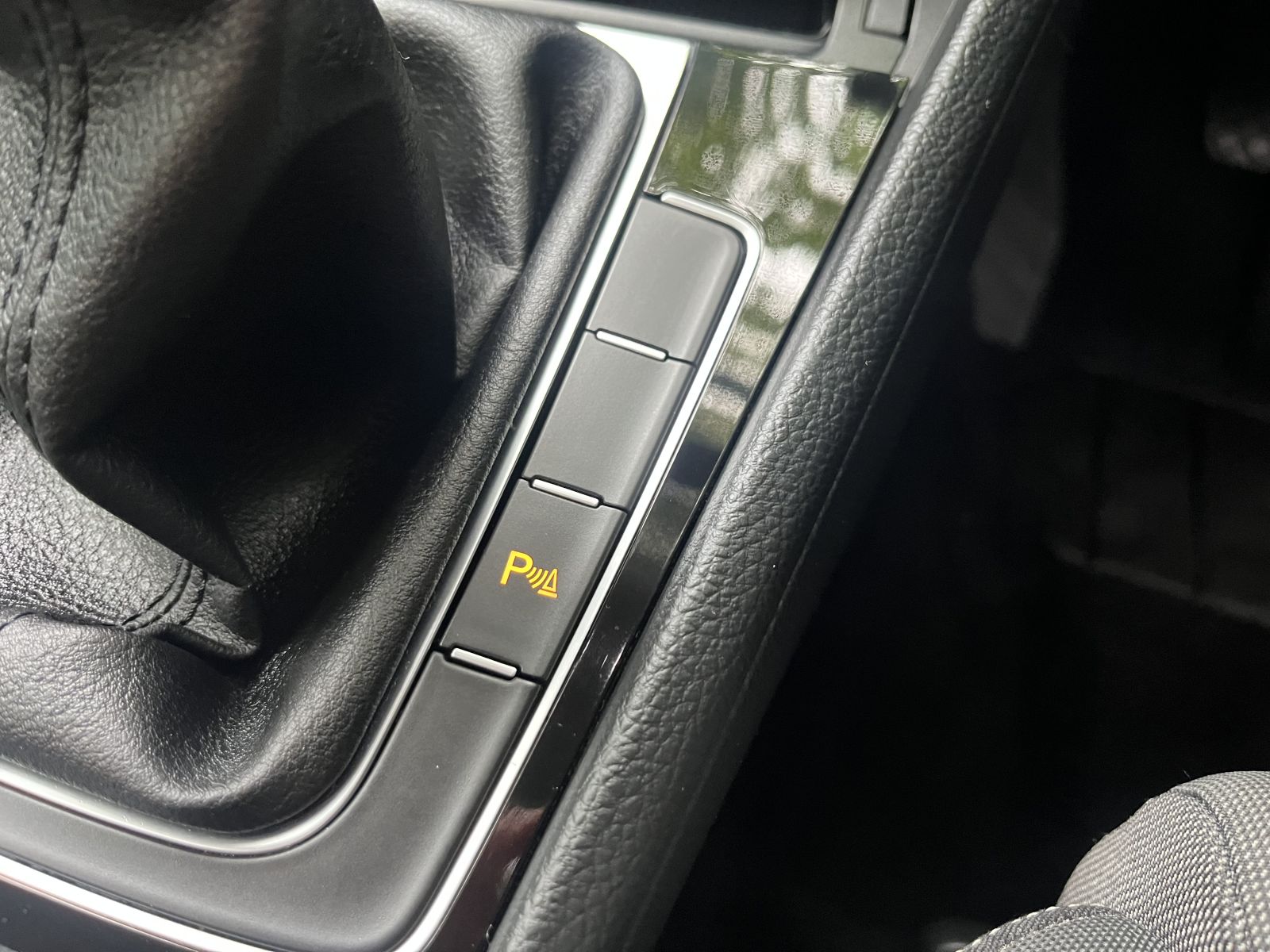 Image of Volkswagen  Golf 2.0 TDI BlueMotion Tech GT Euro 5 (s/s) 5dr